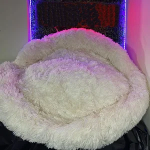 Cama ovalada afelpada tipo dona para perros y gatos
